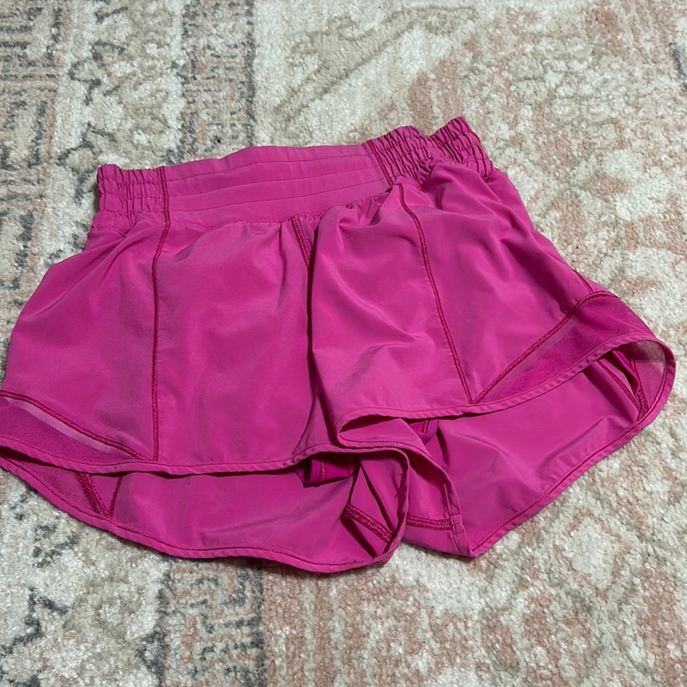 Lululemon sonic pink size 4 hotty hot high rise 2.5 shorts